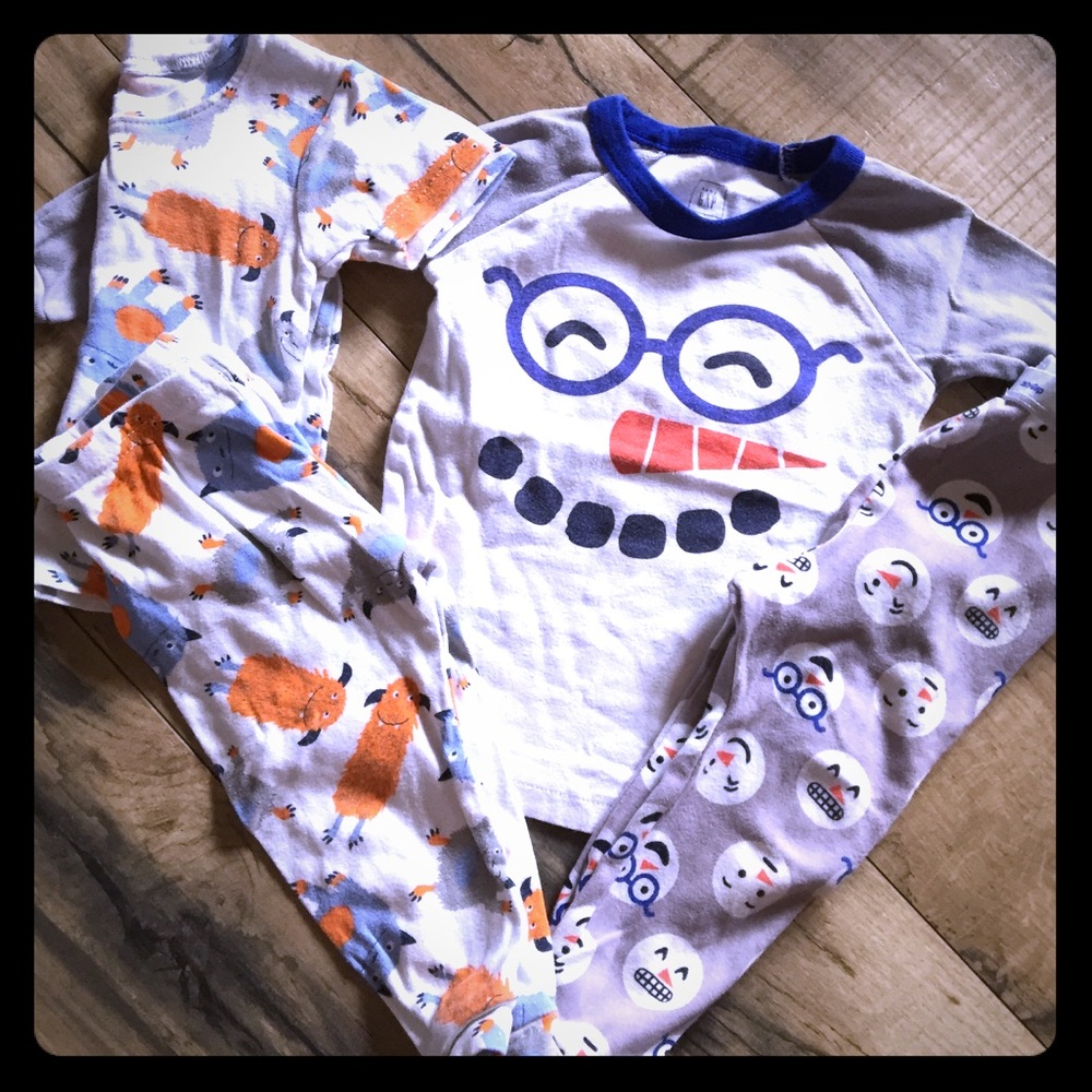 Set of 2 jammies GAP/Carter’s